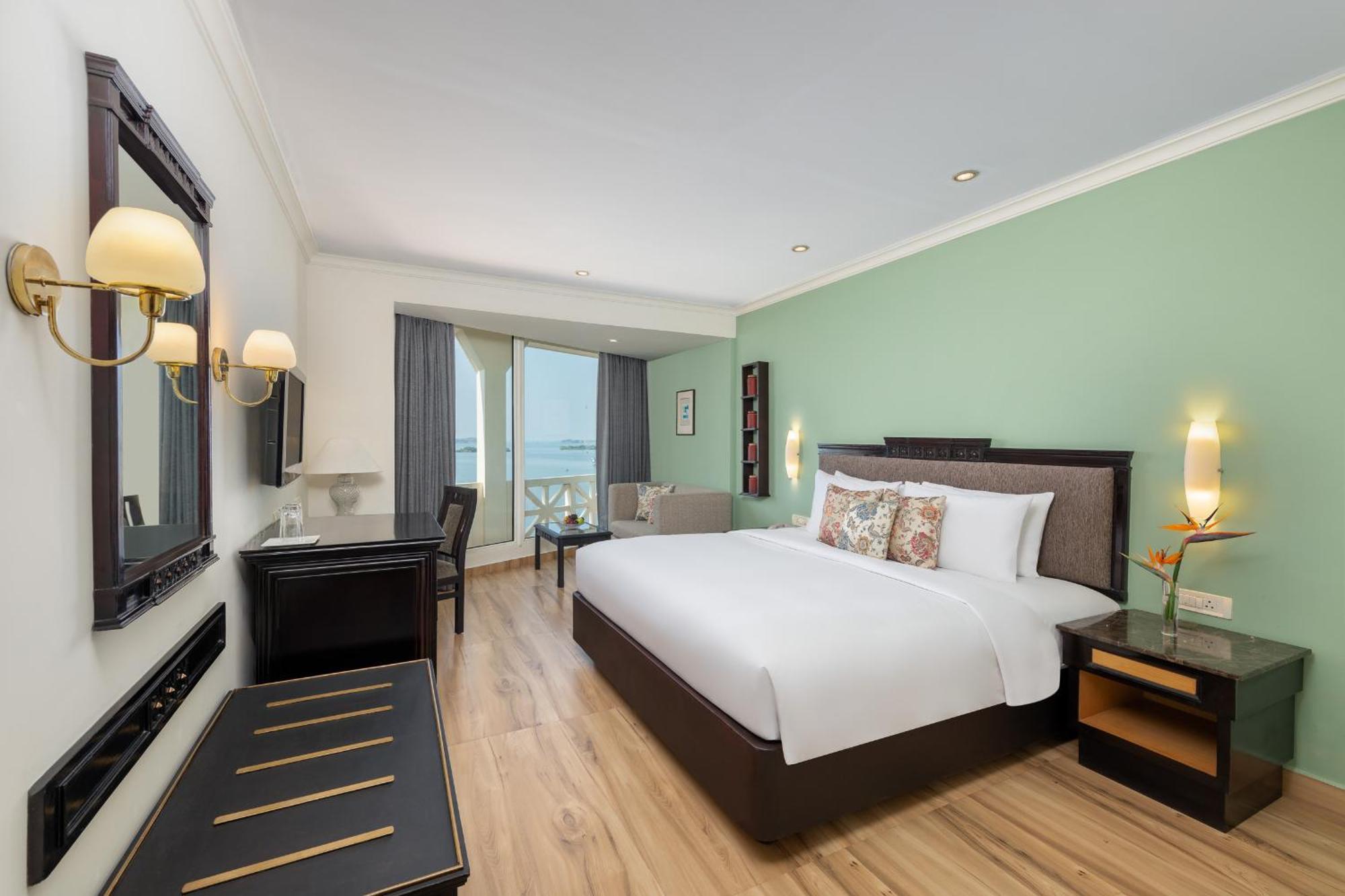 Hotel Vivanta Ernakulam, Marine Drive Kochi