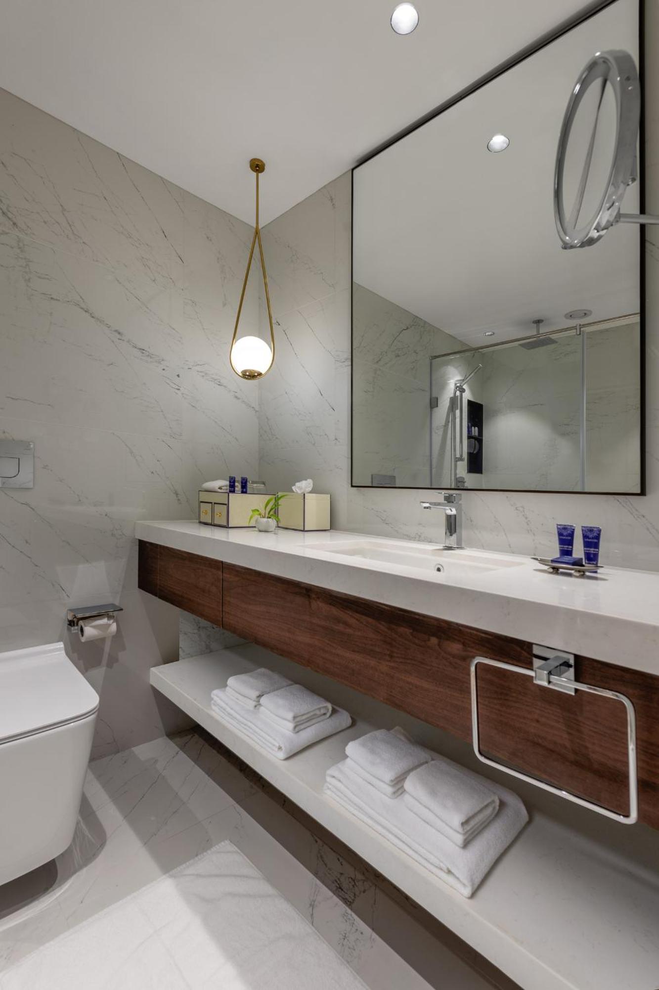 Vivanta Ernakulam, Marine Drive Hotel 5*